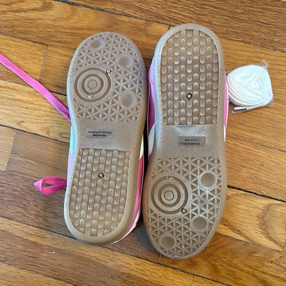 DV by Dolce Vita Quantum Fuchsia and White Sneakers - sz 8.5. NWOB - Picture 3 of 4